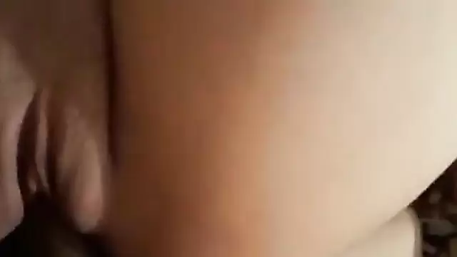 Узбечка с красивой писькой трахается крупным планом