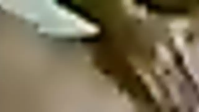 Худая узбечка показала голые сиськи